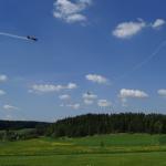 Die Kulisse und der Himmel sind perfekt für die Kunstflugbilder